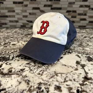 Boston Red Baseball Cap - White & Navy with Red Logo size large